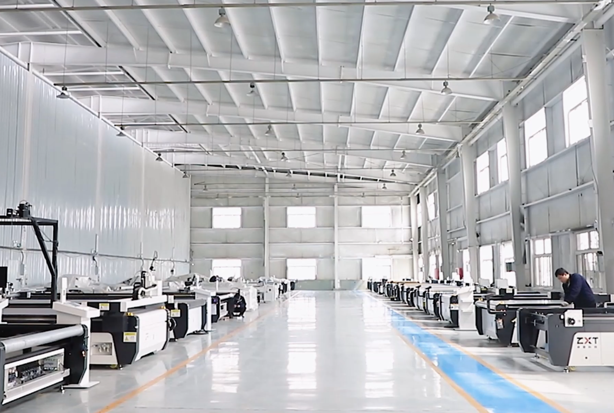 振動刀切割機(jī)車間